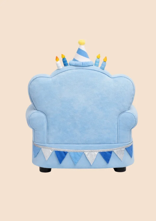 Vue arrière fauteuil d’anniversaire bleu pour chien avec décoration Joyeux Anniversaire